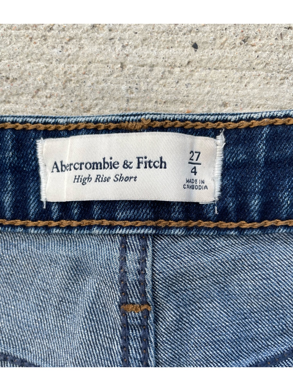 Abercrombie & Fitch Slim women’s high rise denim short size 27 medium wash